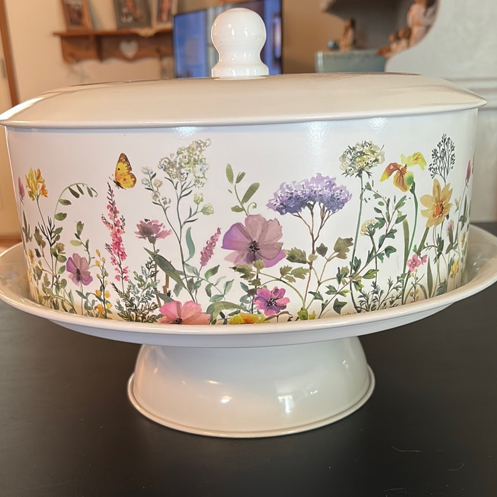 Beautiful cake plate